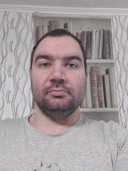Tibi, 34 �ves t�rskeres� f�rfi, Duna�jv�ros