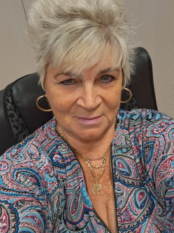 Ila, 62 �ves t�rskeres� n�, Sz�zhalombatta