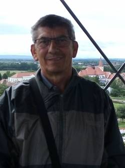 Lajos, 68 �ves t�rskeres� f�rfi, J�nossomorja