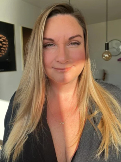 Aranka, 46 �ves t�rskeres� n�, Szeksz�rd