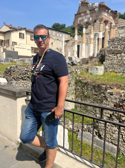 Tibor, 50 �ves t�rskeres� f�rfi, Eger