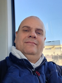 Ati, 52 �ves t�rskeres� f�rfi, B�cs