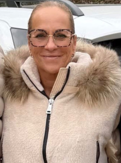 M�nika, 53 �ves t�rskeres� n�, Veresegyh�z