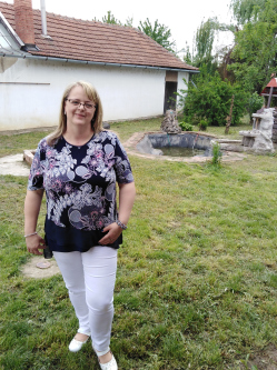 Veronika, 51 �ves t�rskeres� n�, Doboz