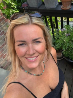 Bettina, 41 �ves t�rskeres� n�, Balatonfenyves