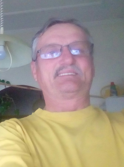 Gyula, 70 �ves t�rskeres� f�rfi, Karancss�g
