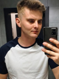 Arnold, 22 �ves t�rskeres� f�rfi, Veszpr�m