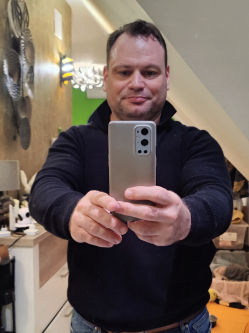 Peti, 48 �ves t�rskeres� f�rfi, Eger