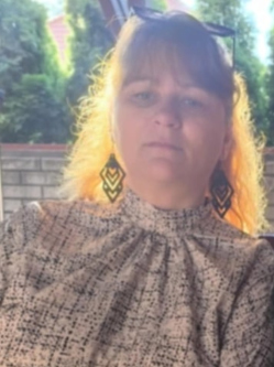 Rea, 52 �ves t�rskeres� n�, Alap