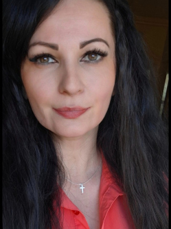 Veronika, 46 �ves t�rskeres� n�, Karmacs