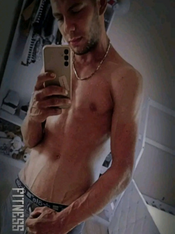 R�bert, 24 �ves t�rskeres� f�rfi, R�calm�s