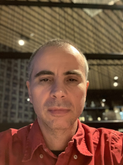 Zoli, 52 �ves t�rskeres� f�rfi, Kom�rom