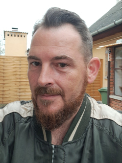 Zsolt, 40 �ves t�rskeres� f�rfi, Babarc