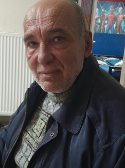 J�nos, 62 �ves t�rskeres� f�rfi, Mez�keresztes