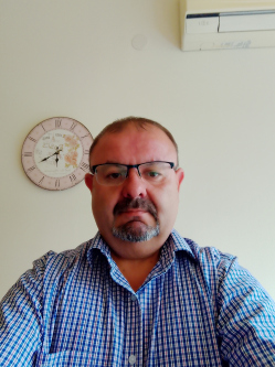 Csabi, 46 �ves t�rskeres� f�rfi, Ny�regyh�za