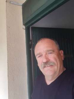 Sanyi, 66 �ves t�rskeres� f�rfi, Hatvan