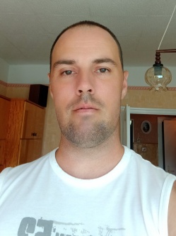 Csaba, 39 �ves t�rskeres� f�rfi, Martf�