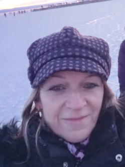 Andi, 53 �ves t�rskeres� n�, Pet�h�za
