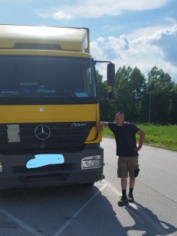 S�ndor, 47 �ves t�rskeres� f�rfi, Hajd�b�sz�rm�ny