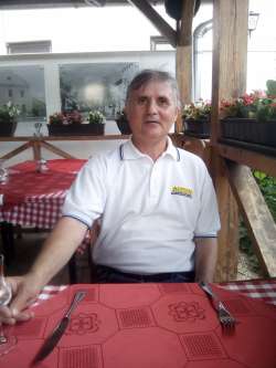 Attila, 58 �ves t�rskeres� f�rfi, S�rospatak
