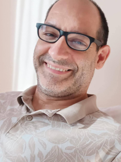 Imre, 48 �ves t�rskeres� f�rfi, Szeksz�rd