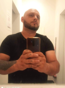 J�zsef, 38 �ves t�rskeres� f�rfi, Tar