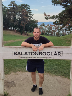 J�zsef, 28 �ves t�rskeres� f�rfi, L�tav�rtes
