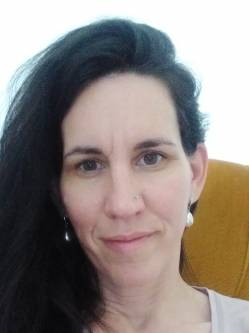 N�ra, 42 �ves t�rskeres� n�, Zirc