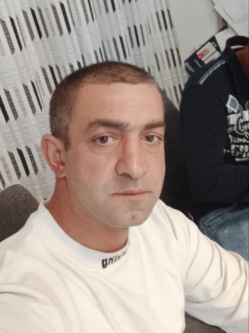 Ferenc, 37 �ves t�rskeres� f�rfi, Tiszal�c