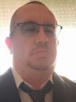 Sanyi, 48 �ves t�rskeres� f�rfi, Ok�ny
