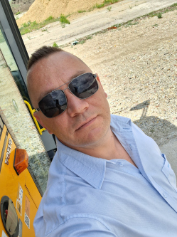Robi, 47 �ves t�rskeres� f�rfi, Dabas
