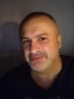 J�zsef, 49 �ves t�rskeres� f�rfi, T�m�rk�ny