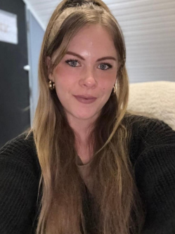Zsanett, 21 �ves t�rskeres� n�, Budapest