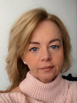 Erzs�bet, 54 �ves t�rskeres� n�, Tatab�nya