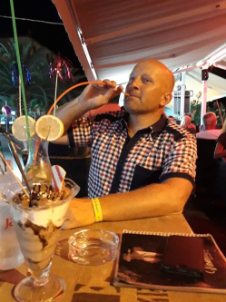 Zoli, 49 �ves t�rskeres� f�rfi, Gy�r