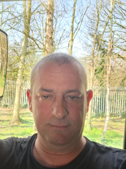 Viktor, 45 �ves t�rskeres� f�rfi, Szolnok