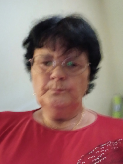 Julianna, 69 �ves t�rskeres� n�, �ll�