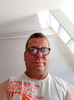 Andr�s, 48 �ves t�rskeres� f�rfi, Budakeszi