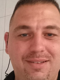Jani, 43 �ves t�rskeres� f�rfi, Szigetszentmikl�s