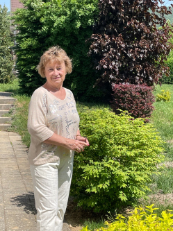 Anik�, 63 �ves t�rskeres� n�, P�cs