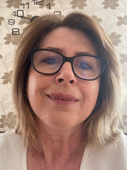 Zsuzsa, 56 �ves t�rskeres� n�, P�pa