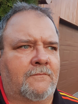 Csaba, 60 �ves t�rskeres� f�rfi, Sereg�lyes