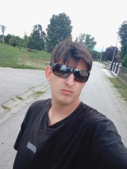 Peti, 21 �ves t�rskeres� f�rfi, Mez�k�vesd