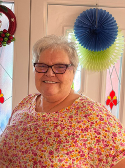 Magdi, 70 �ves t�rskeres� n�, Sz�kesfeh�rv�r