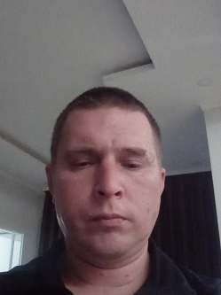 Zolt�n, 38 �ves t�rskeres� f�rfi, Mez�k�vesd