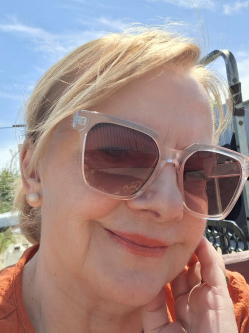 Zsuzsanna, 70 �ves t�rskeres� n�, Gy�r