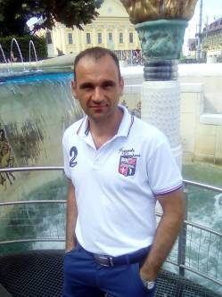 Tomi, 46 �ves t�rskeres� f�rfi, S�rospatak