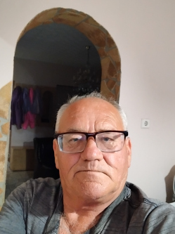 J�nos, 62 �ves t�rskeres� f�rfi, Ny�rgyulaj