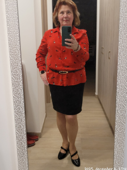 Edit, 62 �ves t�rskeres� n�, Budakal�sz