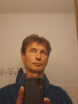 Gyula, 56 �ves t�rskeres� f�rfi, Sz�kesfeh�rv�r